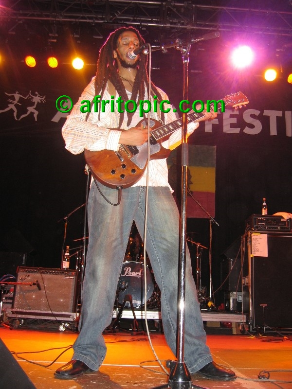 ../Images/AfricaFestival-27-28May05 204.jpg